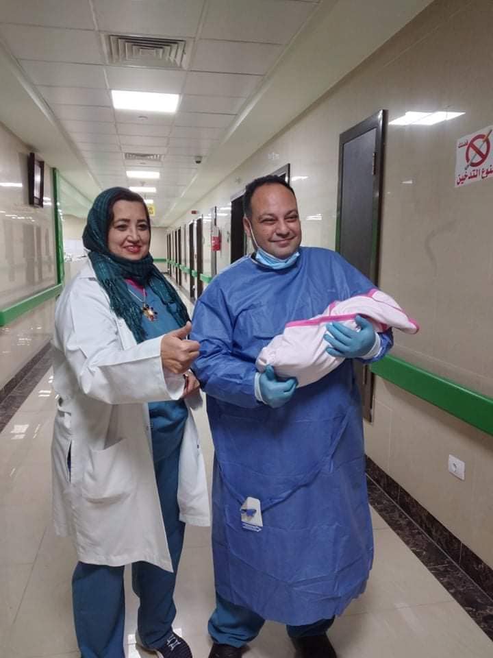 1 لحظة خروج 14 حالة بينم سيدة ومولودها من مستشفى الحجر الصحى