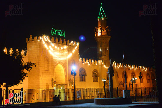 أضواء مسجد عمرو بن العاص لا تنطفئ