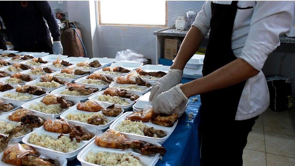 خليك فى البيت وإفطارك هيوصلك .. مبادرة رمضانية بديلة لموائد الرحمن بدمياط (صور)  (2)