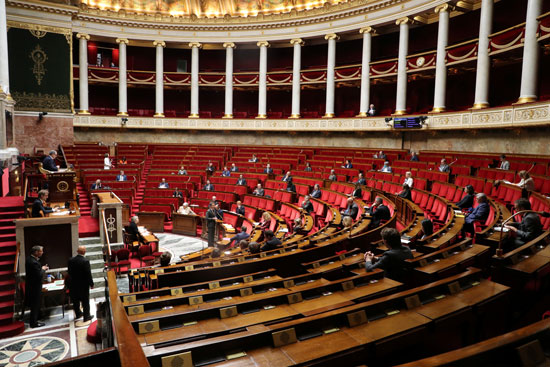 جلسة للبرلمان الفرنسى وسط التزام بإجراءات الحظر