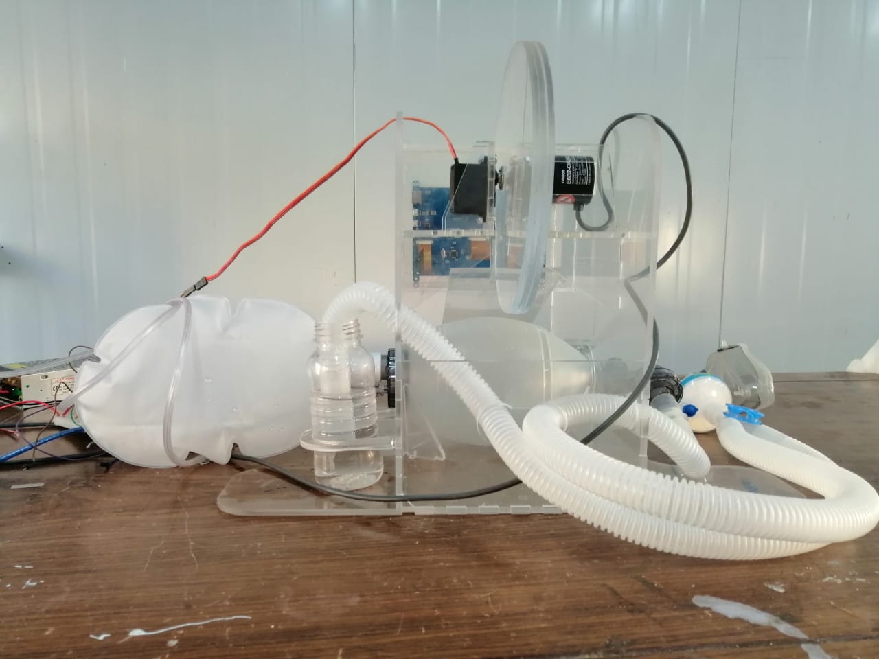 مدينة زويل تتمكن من تصنيع جهاز تنفس صناعى بمكونات محلية  (4)
