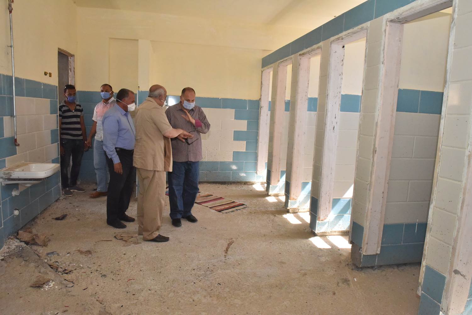 محافظ أسيوط يتفقد إنشاء بعض المدارس وأعمال الرصف بدرنكة والزاوية (4)