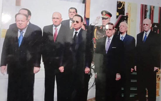 النائب-عبد-العزيز-مصطفى-والرئيس-مبارك-وفتحي-سرور-خلال-أول-جلسة-بإحدى-الدورات