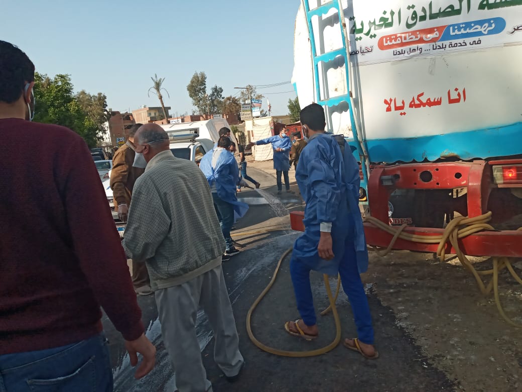 استمرار متابعة التطهير والتعقيم لطريق الإسعاف لمستشفى العزل بتمى الأمديد (7)