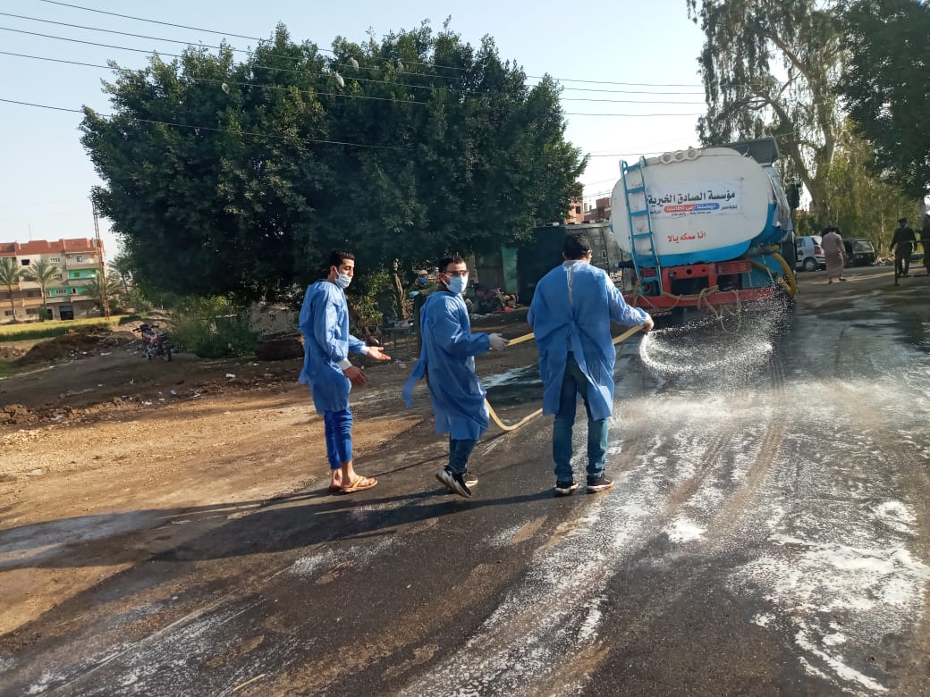 استمرار متابعة التطهير والتعقيم لطريق الإسعاف لمستشفى العزل بتمى الأمديد (10)