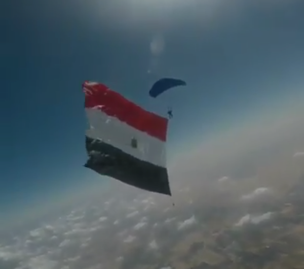 يا راية فوق كل راية مشهد مهيب لعلم مصر يرفرف فوق سماء المحروسة اليوم السابع