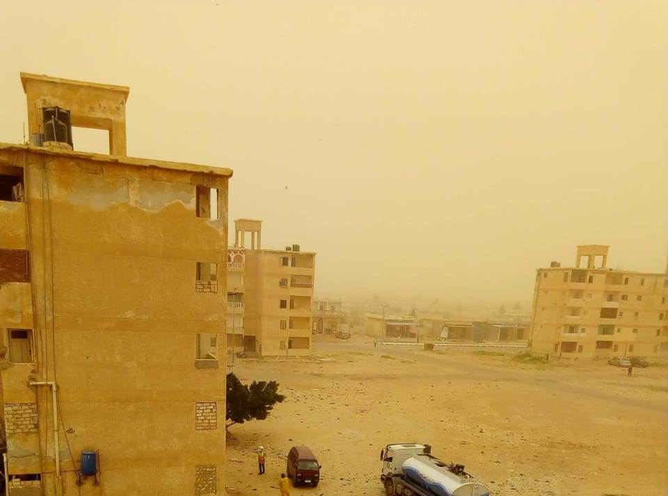 طقس سيئ على محافظة مطروح والساحل الشمالي والسحب الترابية تجب الشمس  (2)