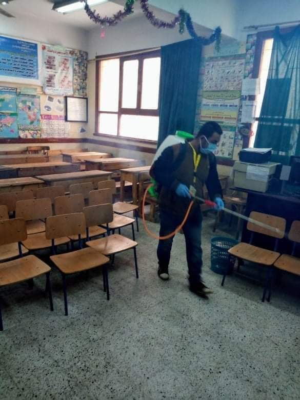 مشاركة المعلمين بتطهير المدارس والمؤسسات ببنى سويف (2)