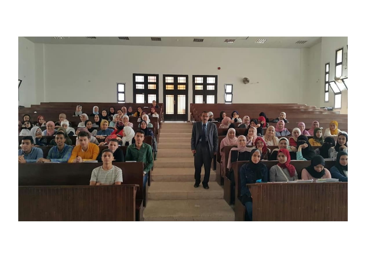 اثناء المحاضرات بمدرجات اداب جامعة العريش اثناء المحاضرات بمدرجات اداب جامعة العريش