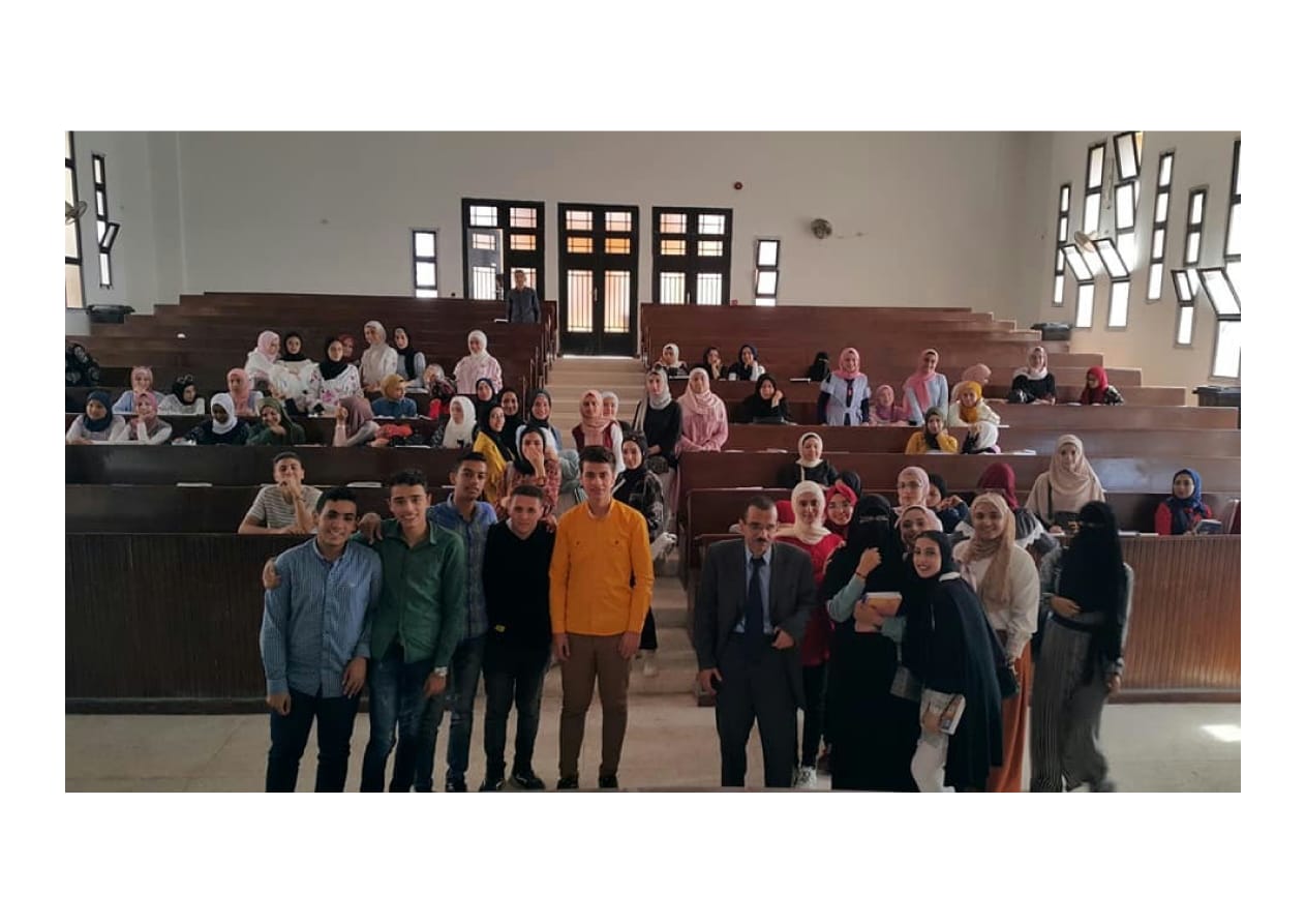 مع تلامذته فى العريش مع تلامذته فى العريش