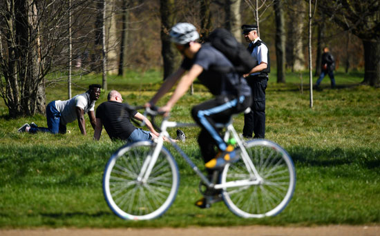 شرطة بريطانيا تطارد ممارسى الرياضة