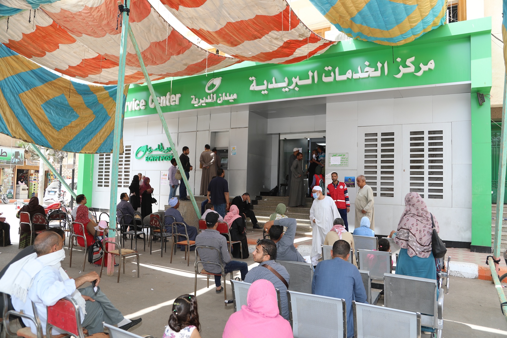 2 سكرتير عام محافظة قنا يتفقد انتظام حركة تقديم الخدمات وصرف المعاشات