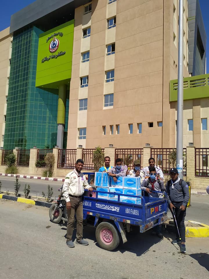 الشباب خلال تعقيم وتطهير مستشفى إسنا للعزل الصحى الشباب خلال تعقيم وتطهير مستشفى إسنا للعزل الصحى