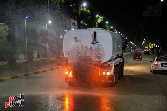 محافظة الجيزة تنفذ أكبر حملة لتطهير الشوارع ضد فيروس كورونا  (7)