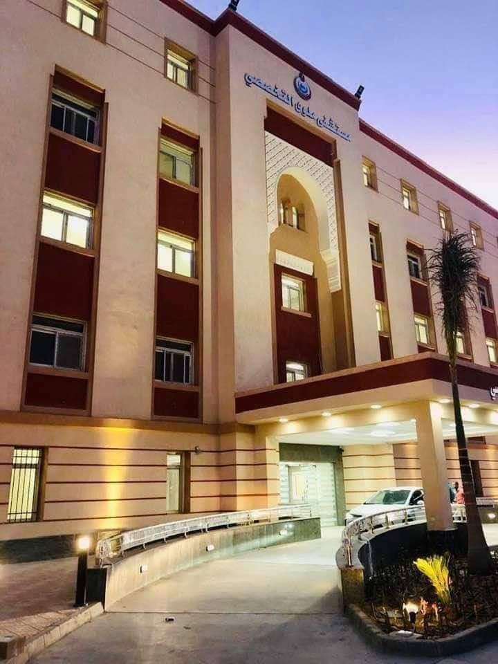 محافظ المنيا يلتقط صورة تذكارية فى افتتاح مستشفى ملوى بتجمعات كبيرة (3)