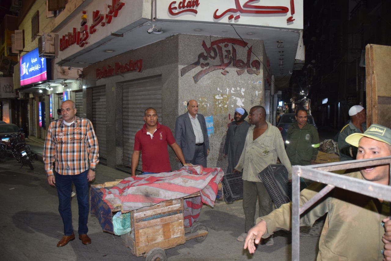 قرار برفع 34 عربة خضر مخالفة بالشوارع فى مدينة الأقصر قرار برفع 34 عربة خضر مخالفة بالشوارع فى مدينة الأقصر