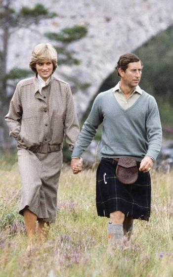 الأمير تشارلز والأميرة الراحلة ديانا بملابس كاروهات