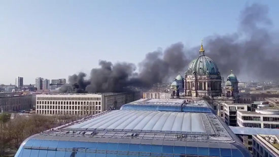 حريق قصر المدينة وسط برلين