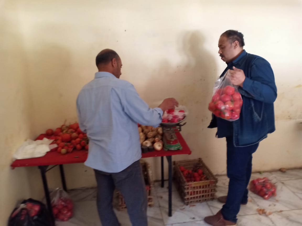 منافذ لبيع الخضراوات والفاكهة والسلع الغذائية لمواجهة جشع التجار (3)