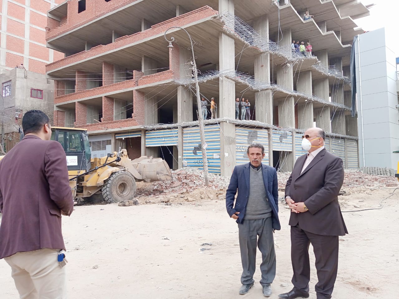 محافظ القاهرة يشرف على أعمال إزالة بناء مخالف  (3)