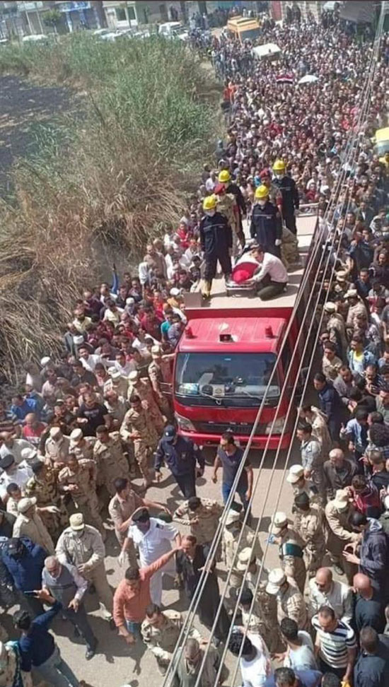 آلاف يشيعون جثمان شهيد سيناء (1)