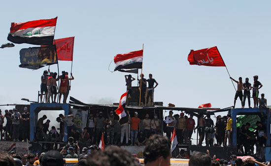 مئات المواطنين يحتشدون فى بغداد