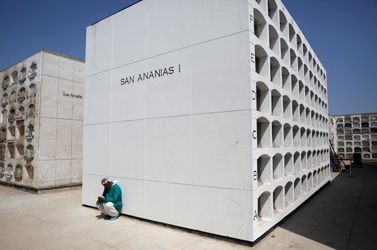 مقابر عملاقة فى بيرو
مقابر عملاقة فى بيرو