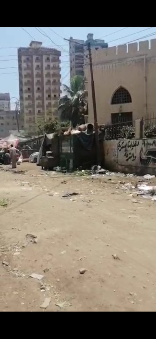 انتشار القمامة بجوار مدرسة ومعهد أزهري  (2)