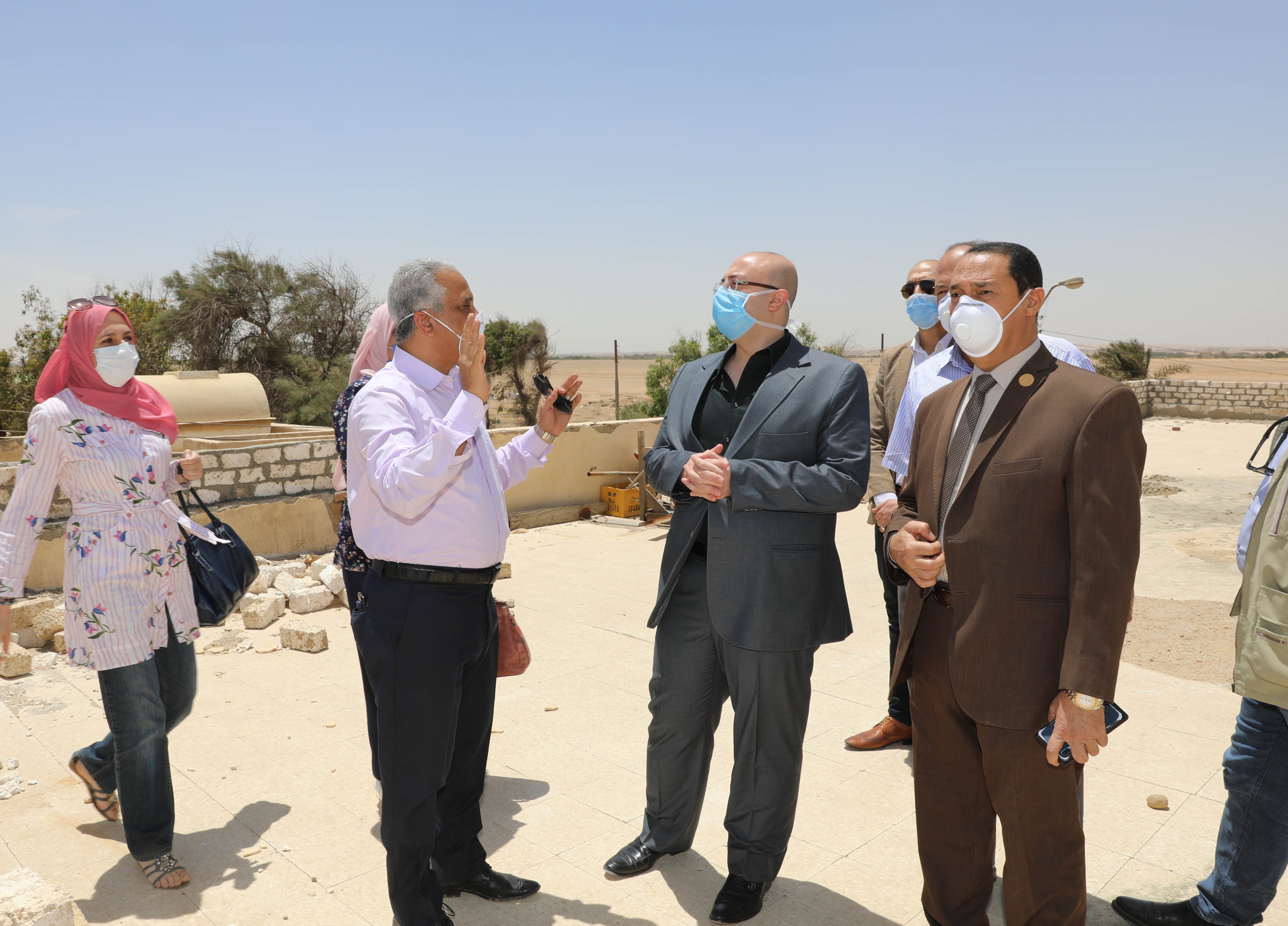 محافظ بني سويف يتفقد أعمال رفع كفاءة واحة ميدوم (6)