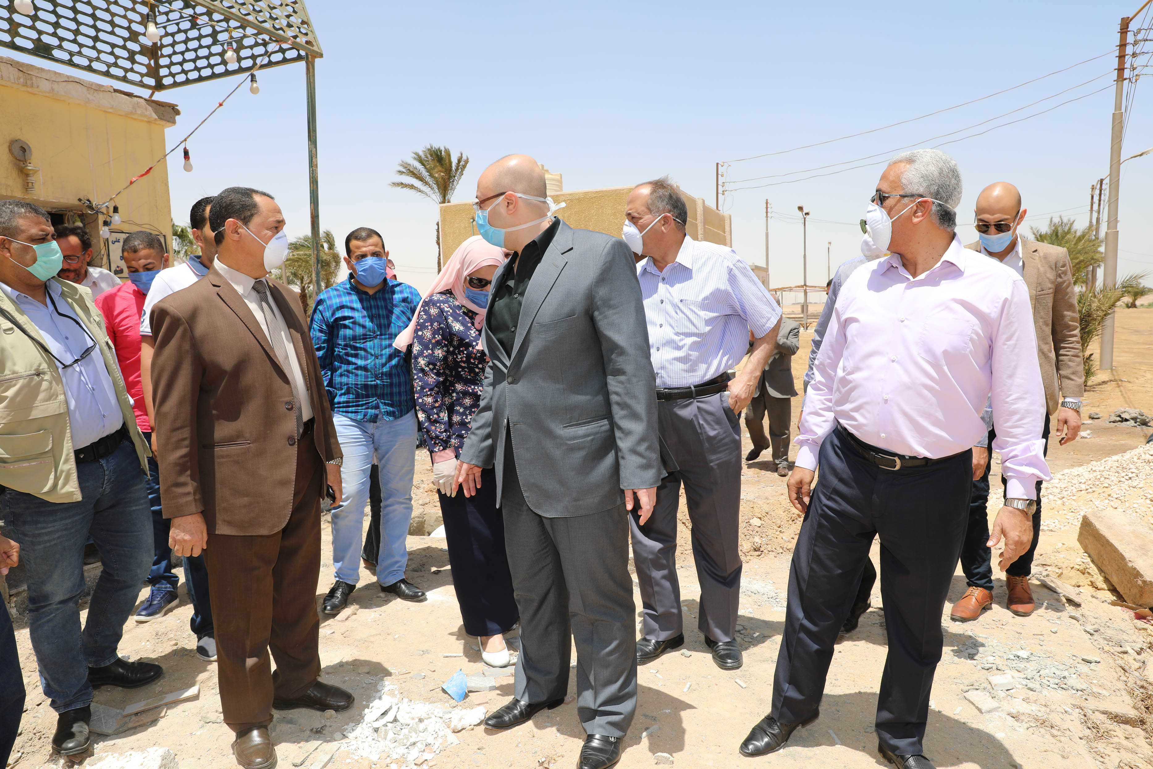 محافظ بني سويف يتفقد أعمال رفع كفاءة واحة ميدوم (2)