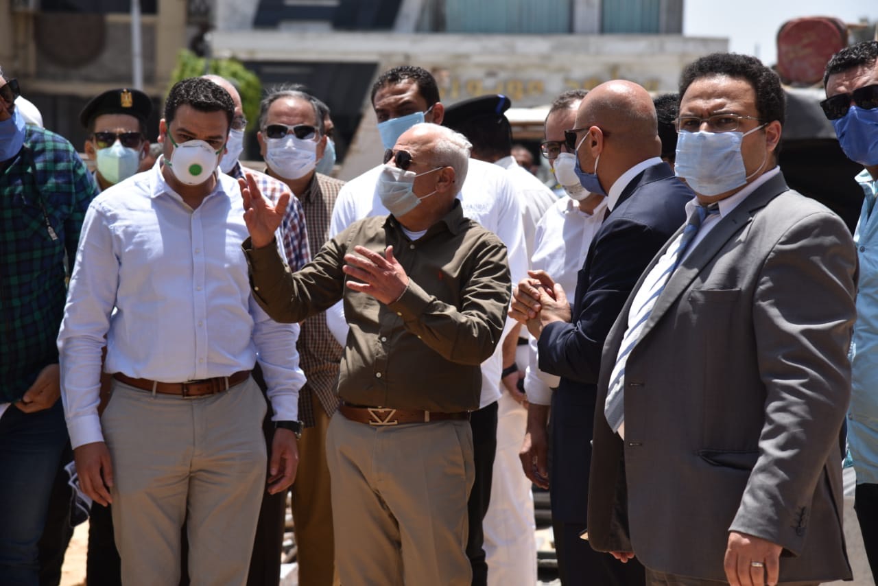 محافظ بورسعيد يتفقد مجمع الأسواق الجديد (1)