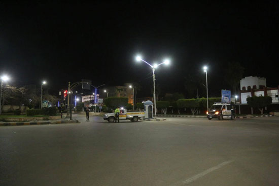 التزام المواطنين خلال ساعات الحظر (1)