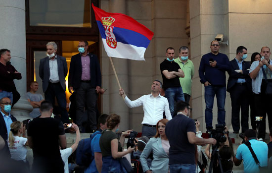 احتجاجات بمحيط برلمان صربيا