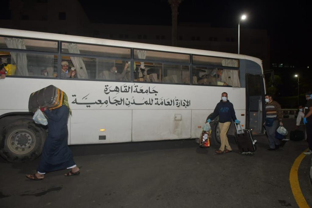 وصول الفوج العاشر من المصريين العائدين من الكويت لمدينة طلاب جامعة القاهرة فجر أمس (8)