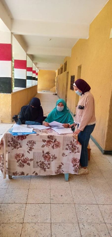 مدارس أسوان تتسلم المشروعات البحثية لطلاب المدارس لليوم الرابع (1)