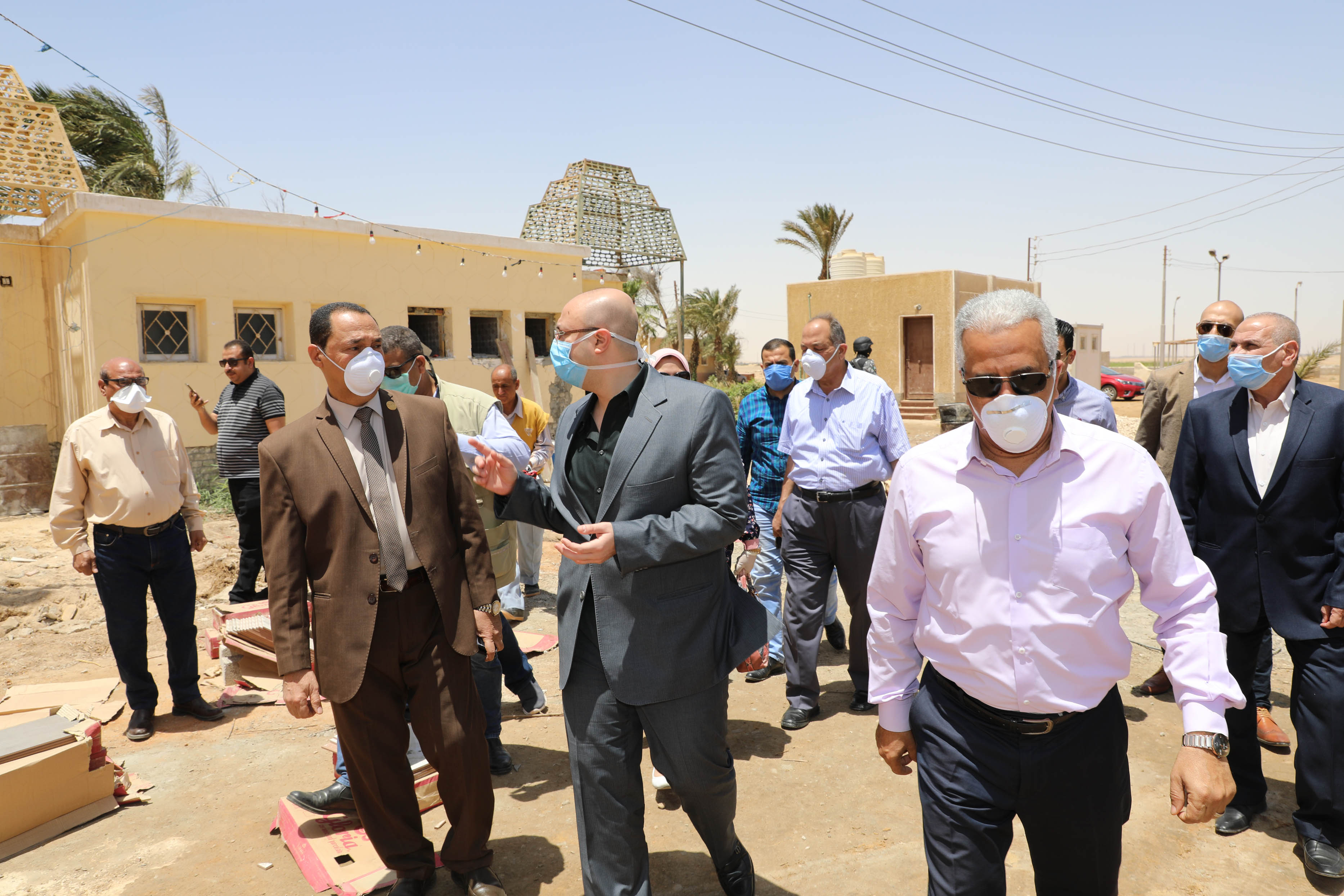 محافظ بني سويف يتفقد أعمال رفع كفاءة واحة ميدوم (7)