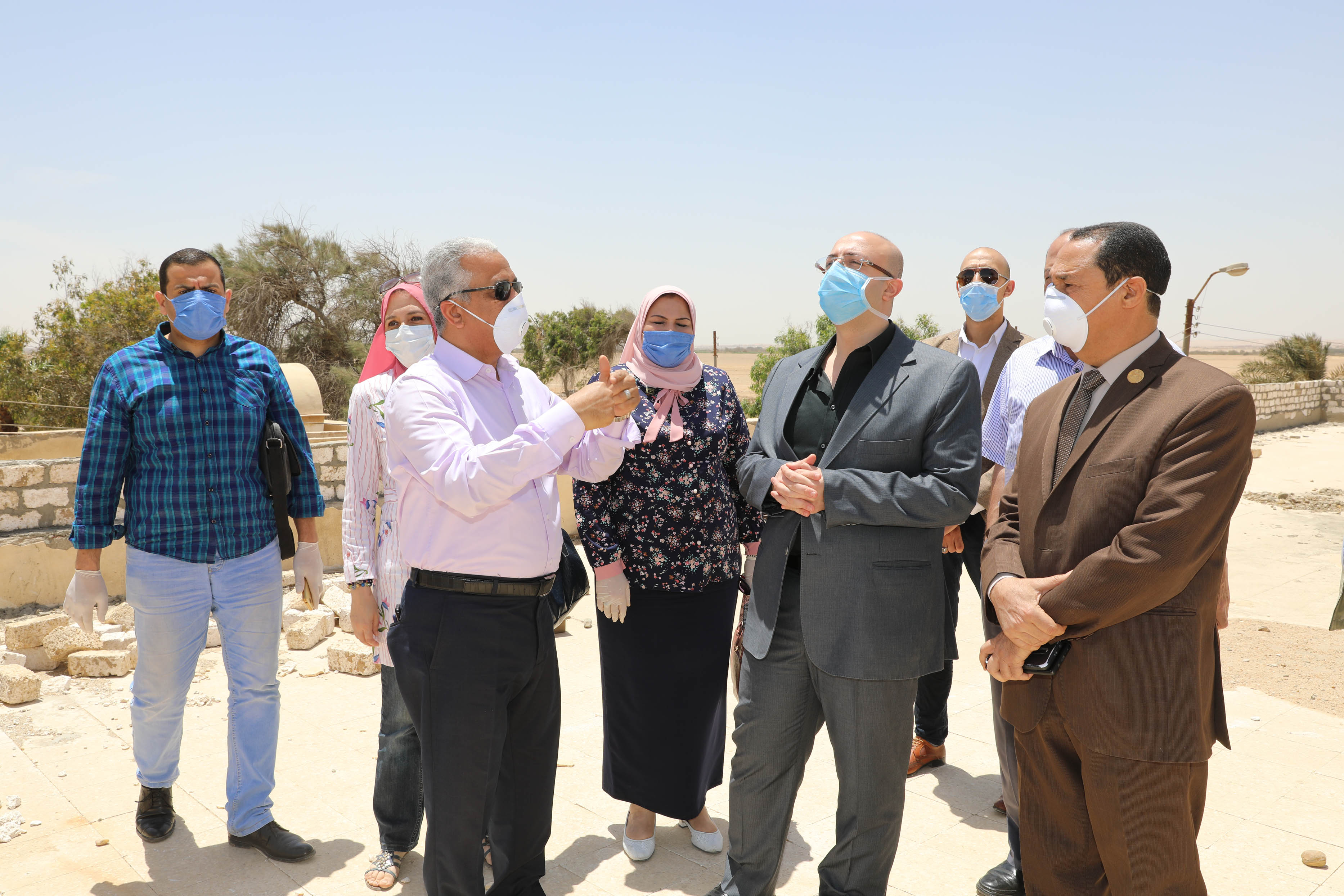 محافظ بني سويف يتفقد أعمال رفع كفاءة واحة ميدوم (5)