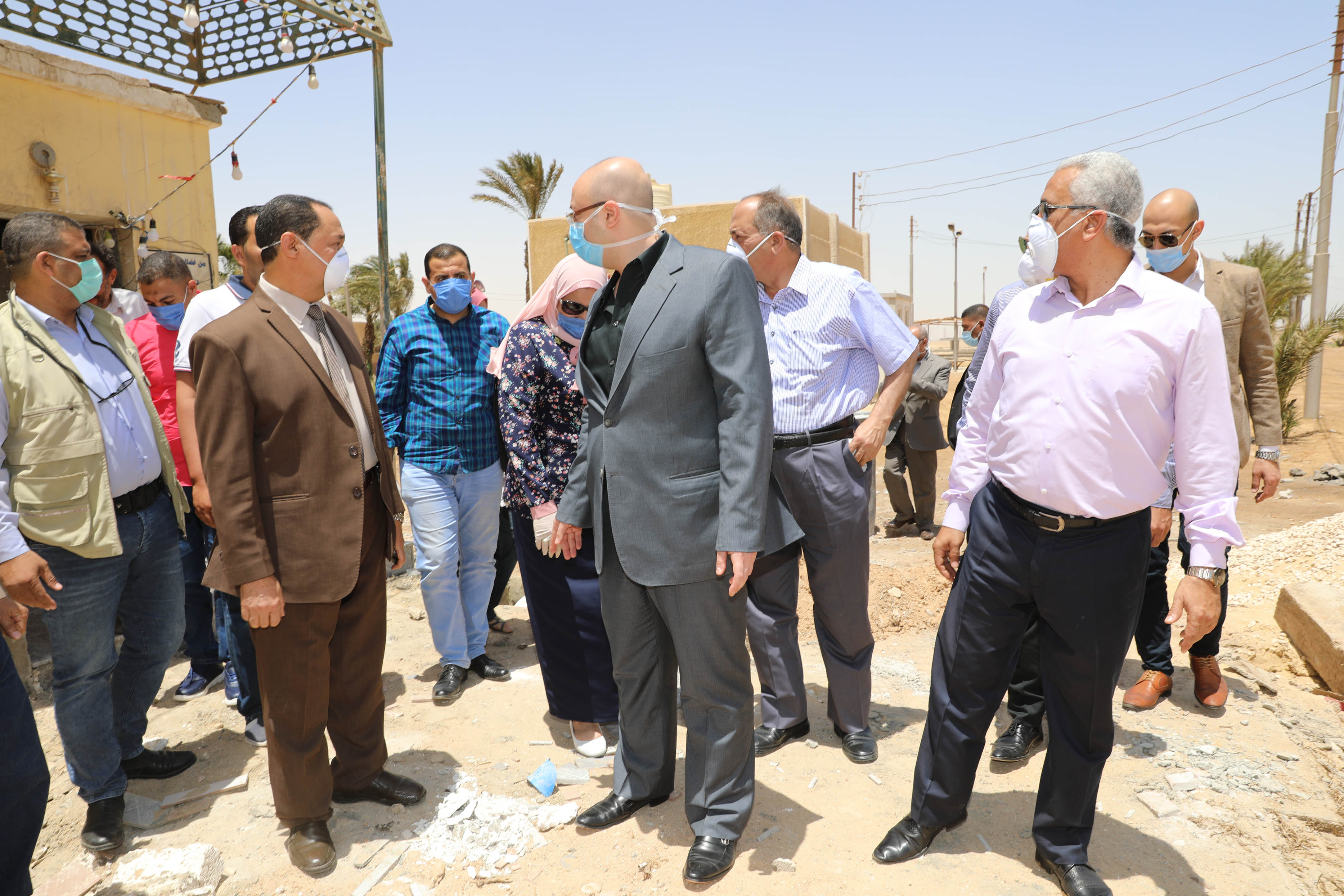 محافظ بني سويف يتفقد أعمال رفع كفاءة واحة ميدوم (1)