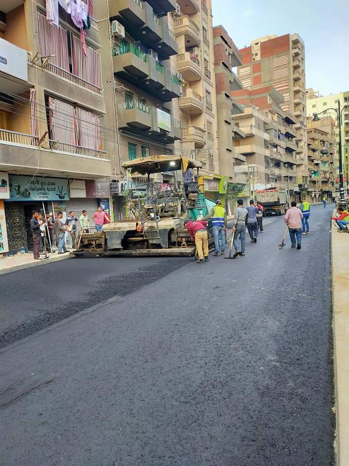 صور البدء فى أعمال الرصف بالشوارع الرئيسية بحى أول طنطا اليوم السابع