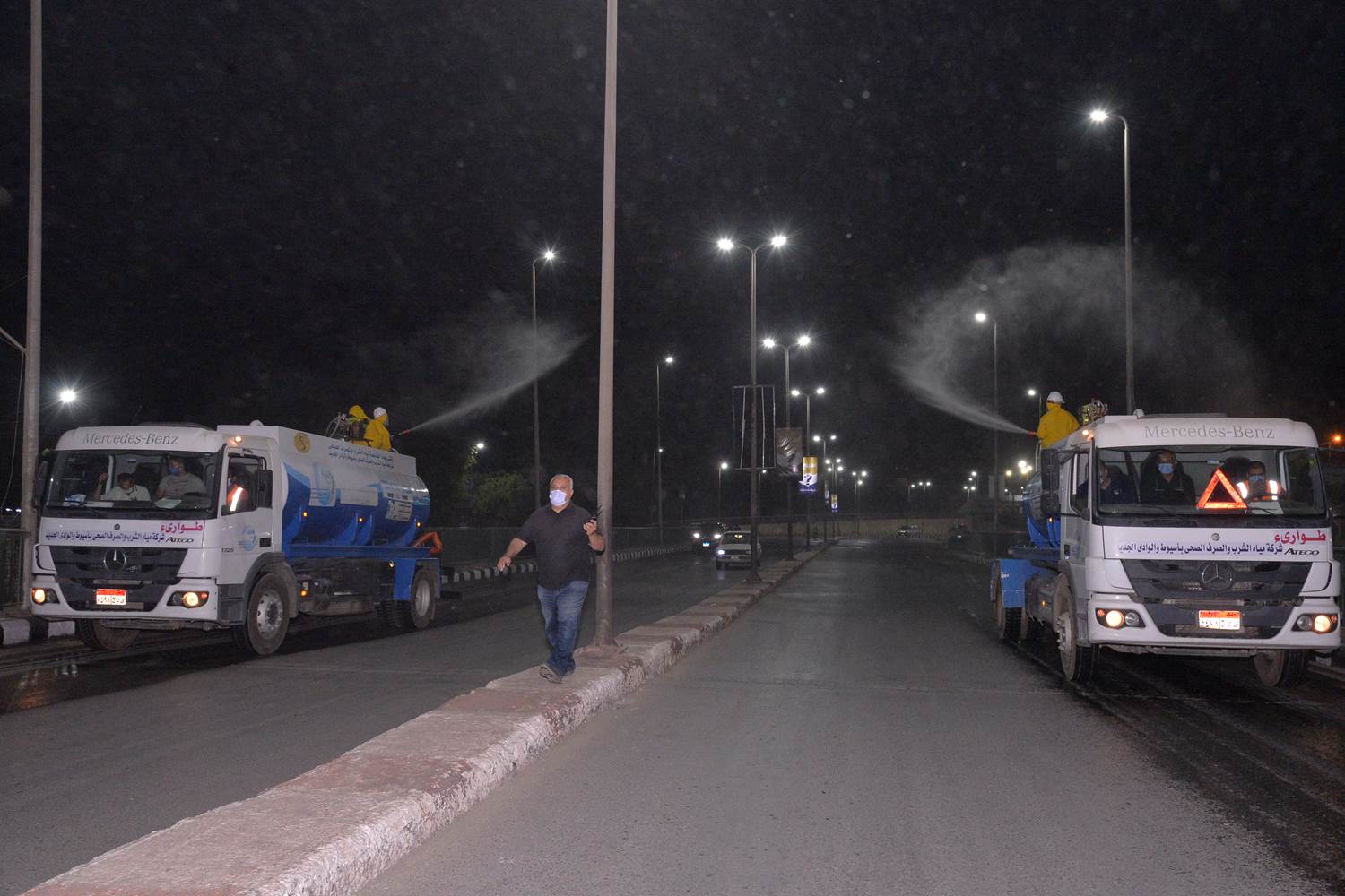 محافظ أسيوط يتفقد أعمال النظافة والتطهير بشوارع حي غرب  (3)