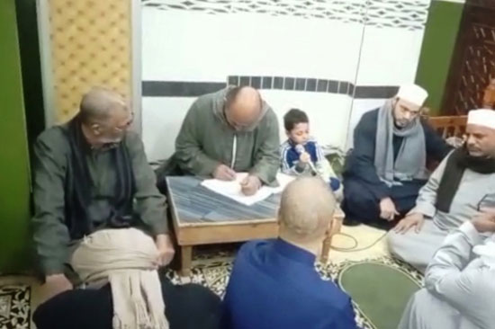 آدم-يتلو-القرآن-في-عقد-قران-بمسجد-القرية آدم-يتلو-القرآن-في-عقد-قران-بمسجد-القرية