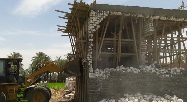 إزالة التعديات على الأراضى الزراعية بالمنيا (2)