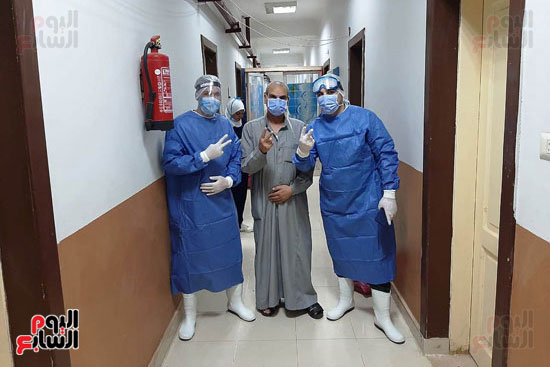 مغادرة 7 حالات بمستشفى عزل بنى سويف بعد تعافيهم من كورونا (3)