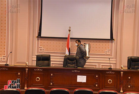 تعقيم و تطهير قاعات البرلمان استعدادا لجلسات الأحد المقبل (6)