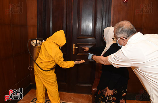 تعقيم و تطهير قاعات البرلمان استعدادا لجلسات الأحد المقبل (5)