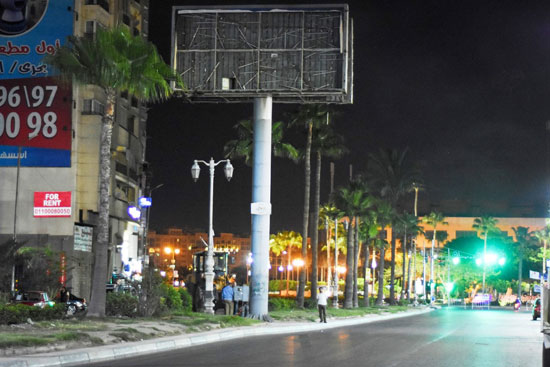 حملة مكبرة لإزالة الإعلانات المخالفة بمحافظة الإسكندرية (5)