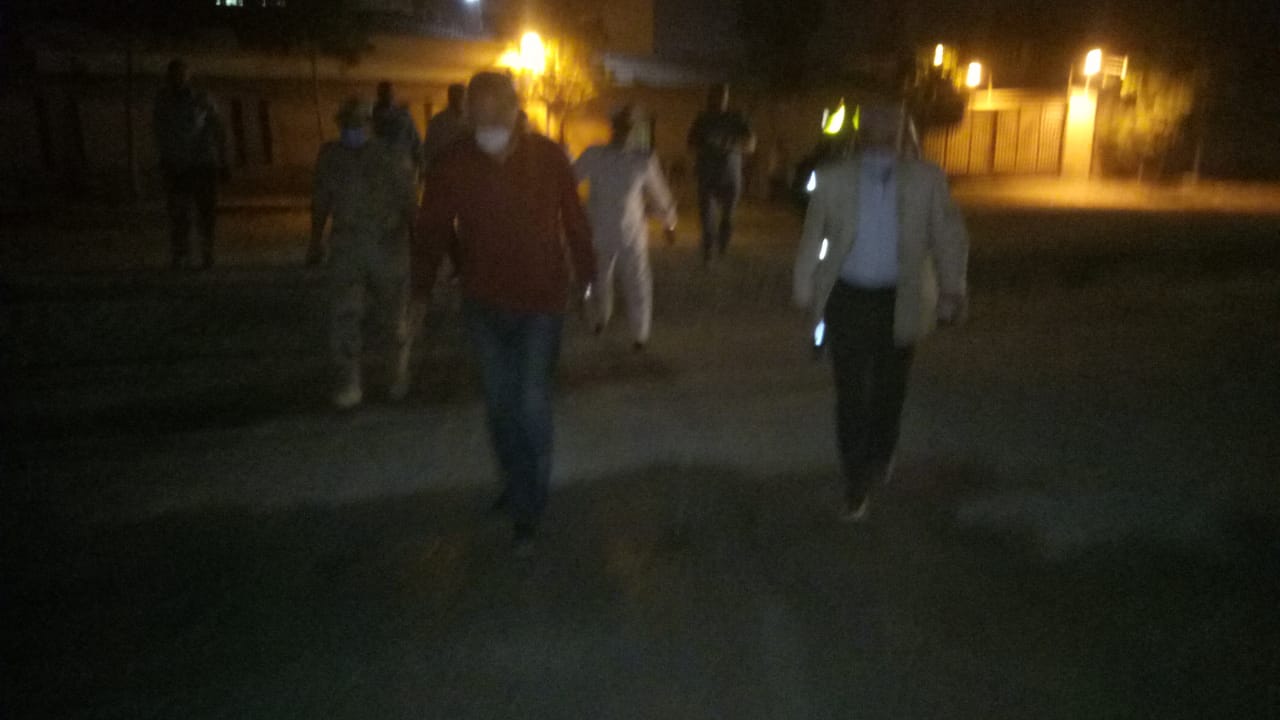 محافظ القليوبية ومدير الامن يتفقدان موقع الحريق محافظ القليوبية ومدير الامن يتفقدان موقع الحريق