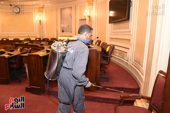 تعقيم و تطهير قاعات البرلمان استعدادا لجلسات الأحد المقبل (1)