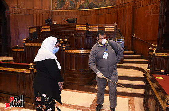 تعقيم و تطهير قاعات البرلمان استعدادا لجلسات الأحد المقبل (3)