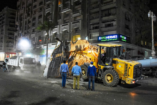 حملة مكبرة لإزالة الإعلانات المخالفة بمحافظة الإسكندرية (3)